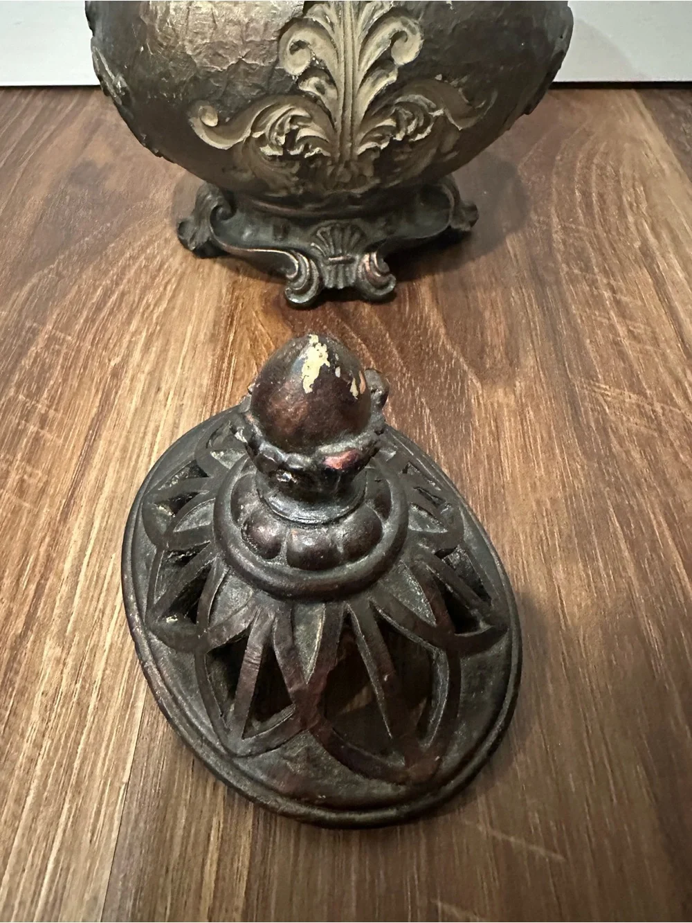 N/A elegant ornate